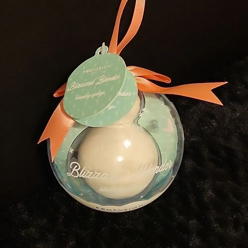 Profusion 🎁 Blending Sponge Ornament NWT